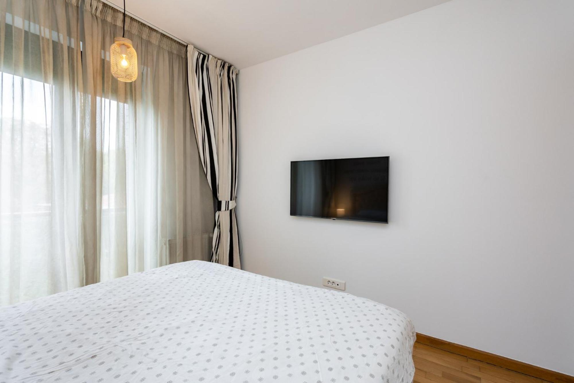 Lazynest - Modern Apartment With Parking & Balcony Bucharest Exterior photo